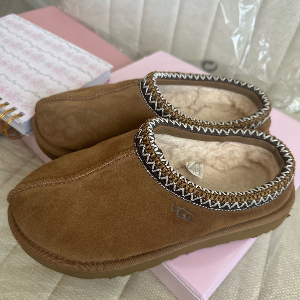 EUC UGG TASMAN